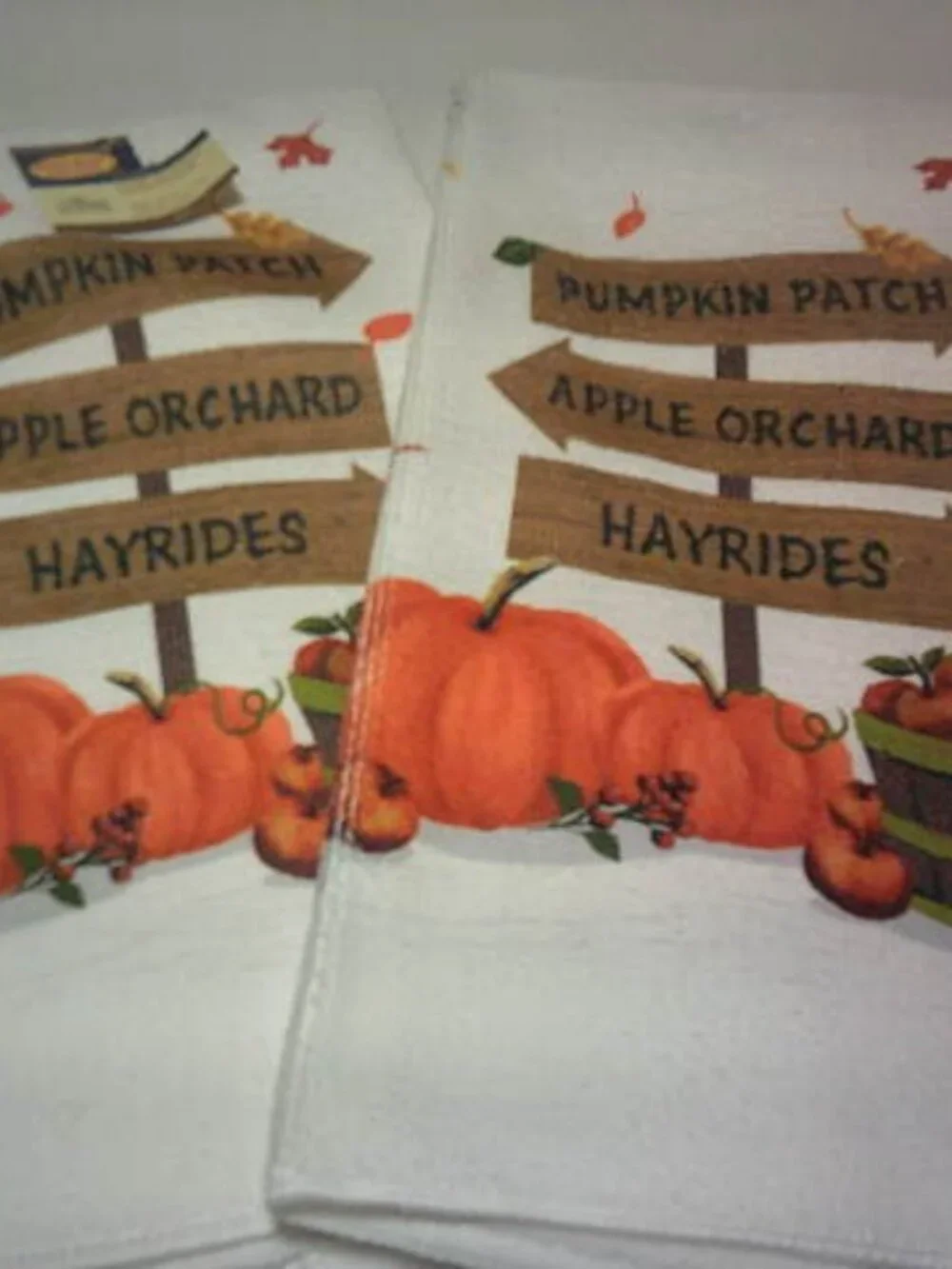 2 NEW HOME COLLECTION MICROFIBER KITCHEN TOWELS FALL PUMPKIN PATCH DESIGN HAYRID